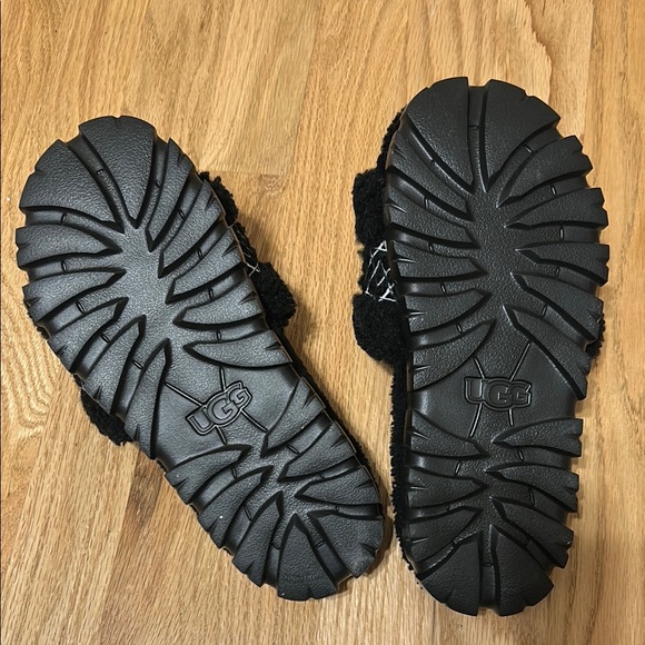 UGG Cozetta Black Braid Slippers - Picture 3 of 4